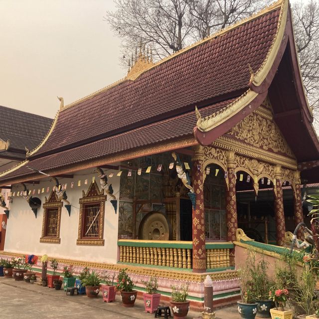 Muang khuaが誇る名刹ບ້ານໂພໄຊເໜືອ ເມືອງຂວາ ແຂວງຜົ້ງສາລີ