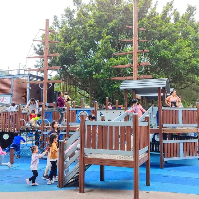 赤柱廣場的海盜船兒童遊樂場