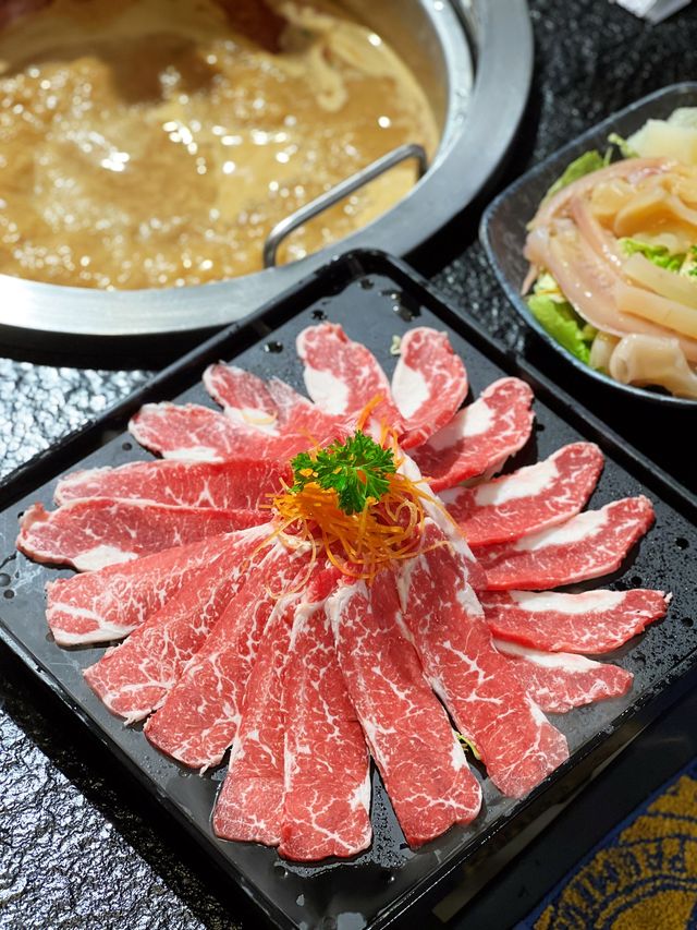 九龍城港式火鍋鮮味牛肉海鮮