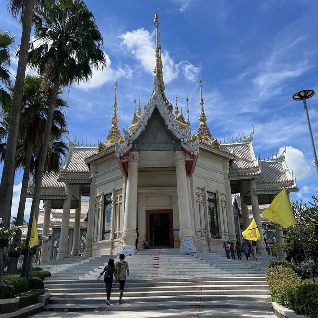 ไหว้หลวงพ่อโตองค์ใหญ่ที่สุดในโลก