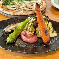 【鳥取・鳥取駅】薪窯で焼いたピザや野菜を味わえる「KAEN」