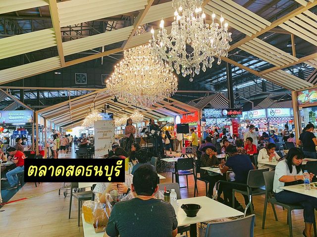ตลาดสดธนบุรี ของกินเยอะ อิ่มตัวตึง 