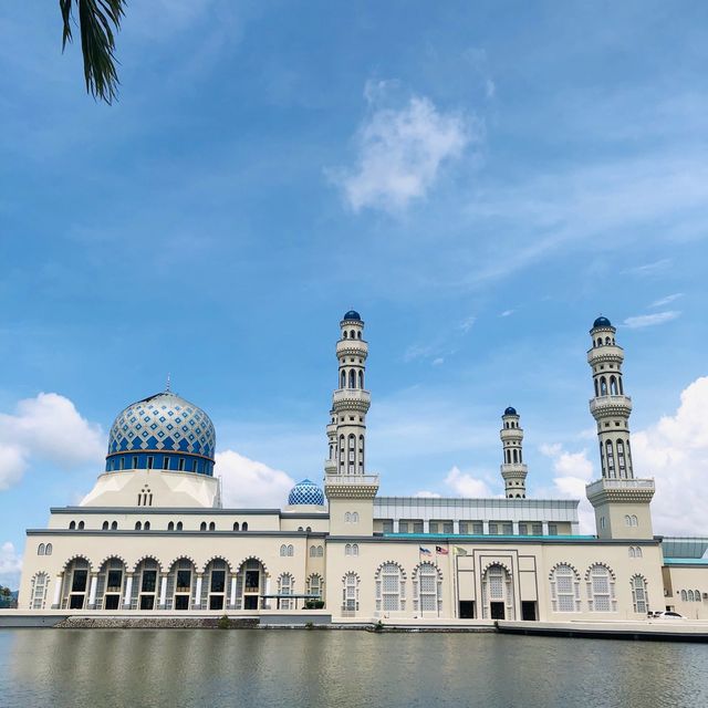 馬來西亞🇲🇾沙巴旅遊景點📍水上清真寺🕌️Floating Mosque (Kota Kinabalu City Mosque)