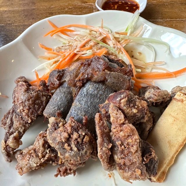 ขาวัวหม้อไฟ เมนูพิเศษของร้านข้าวขาวัว บ้านโบราณ