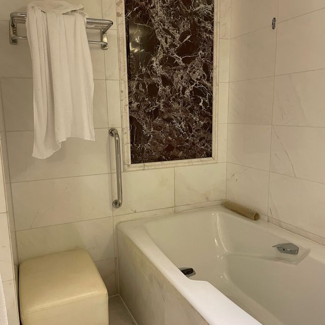 近羅湖站和金光華廣場🫶🏻深圳富苑皇冠假日套房酒店房評🥳