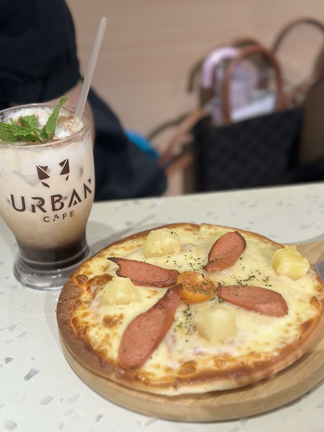 一家大細開心嘅喵喵cafe-「😺URBAN cafe」