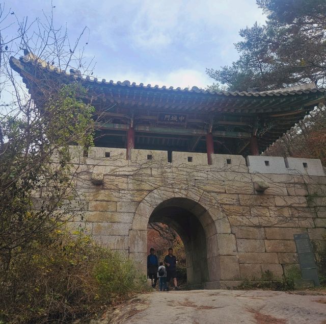 Autumn hiking and foliage viewing at Bukhansan