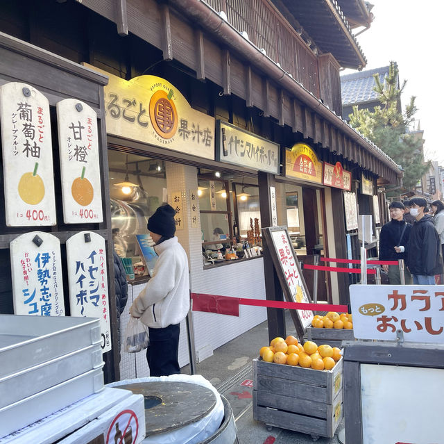 น้ำส้มคั้นสดจากลูก ร้าน まるごと果汁店 จ.มิเอะ