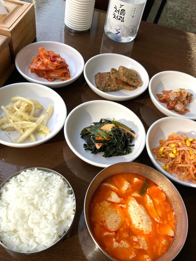 ソウル《聖水》注目エリアで、カジュアルな韓国家庭料理