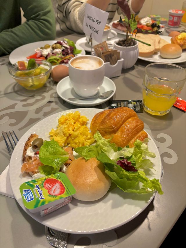 맛있는 조식과 하루를 시작할 수 있는 더 코드호텔💚