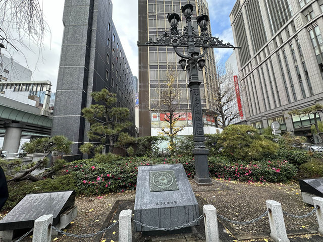 東京・日本橋。日本の国道の起点『元標の広場』