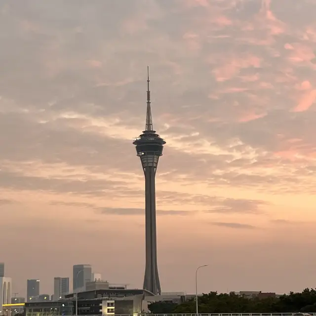 陶醉在澳門，少不了看一次海旁夕陽美景^-^