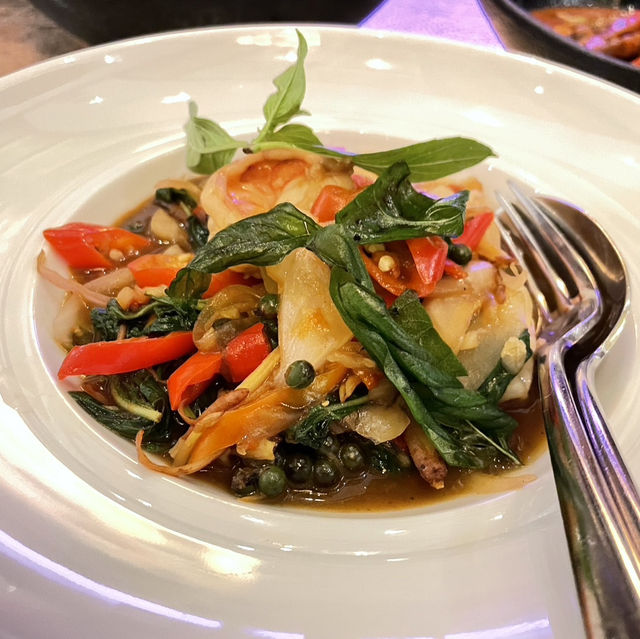ร้านอาหารไทยต้นตำรับ Basil 