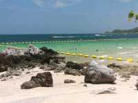 ชมโขดหิน น้ำใส ที่หาดผู้รอดชีวิต
