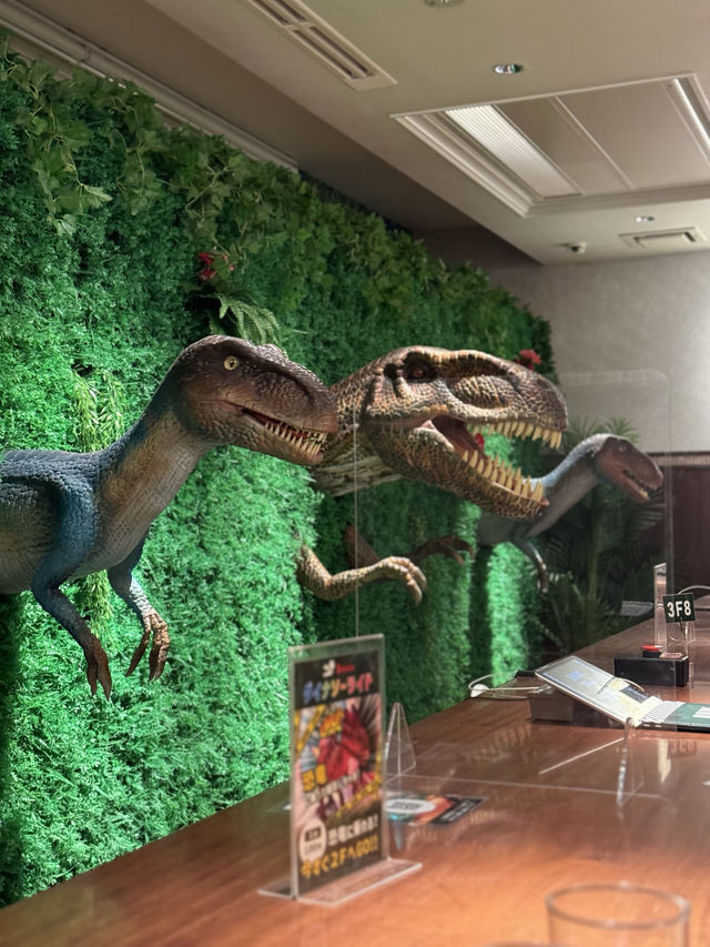 【大阪/心斎橋】恐竜がテーマのカラオケダイニング