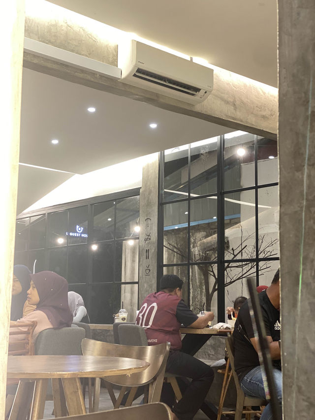 Meet this gorgeous cafe!