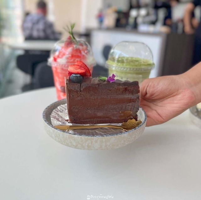 คาเฟ่น่ารักๆ มีตุ๊กตาให้ถ่ายรูปด้วย🥰