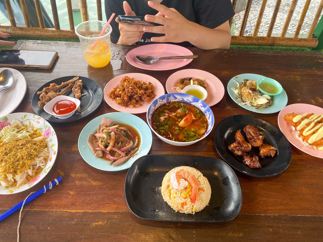 ยำจานละ20บาท มีอยู่จริง😲 ร้านยำริมบ่อ สมุทรสาคร