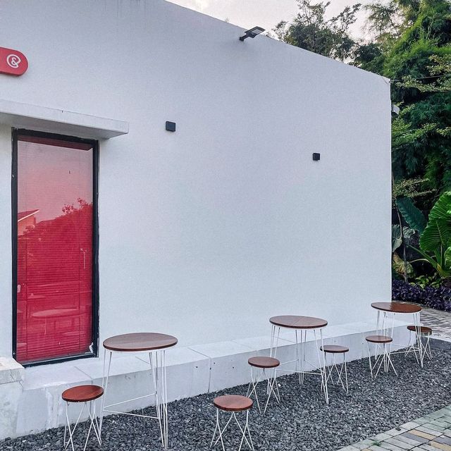 HIJOE CAFFE | Green and shady near Lenteng Agung HIJOE CAFFE | Green and shady near Lenteng Agung