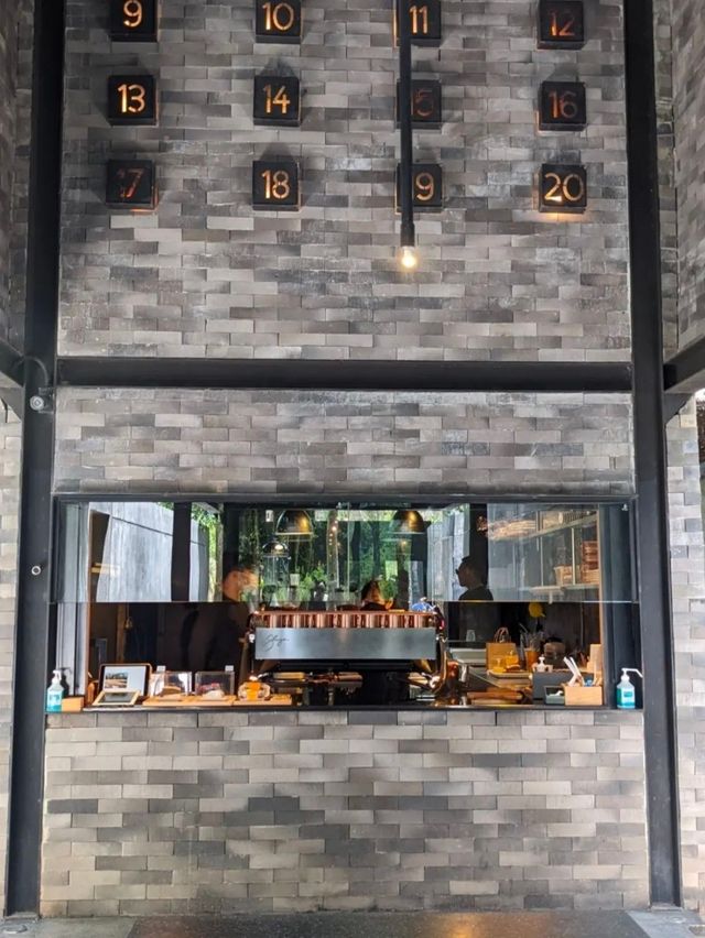 Yellow Submarine Coffee Tank คาเฟ่เรือดำน้ำ