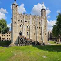 Where History Echoes Through the Ages – Explore the Tower of London!