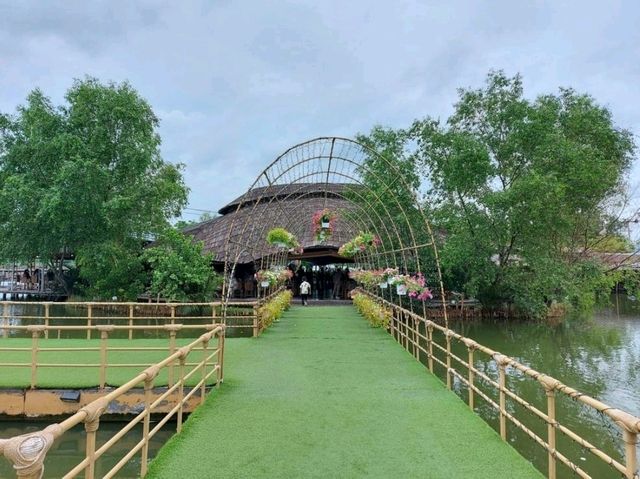 อาหารทะเลท้องถิ่นบรรยากาศดี
