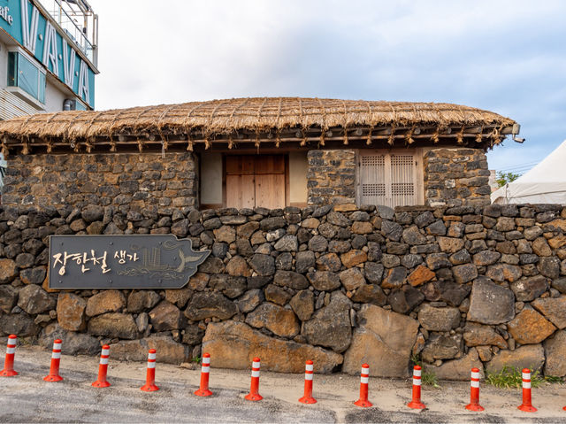 애월 카페거리 장한철 생가터 인근..