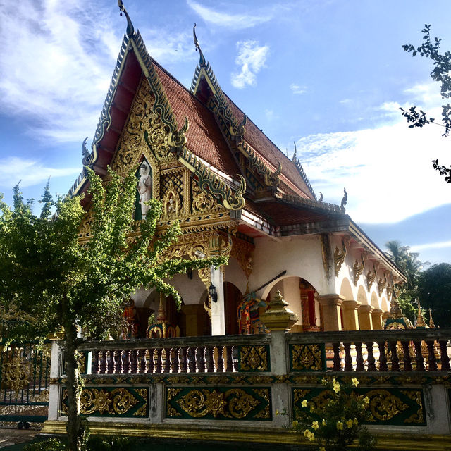 Wat Liap or in Thai Language (วัดเลียบ)