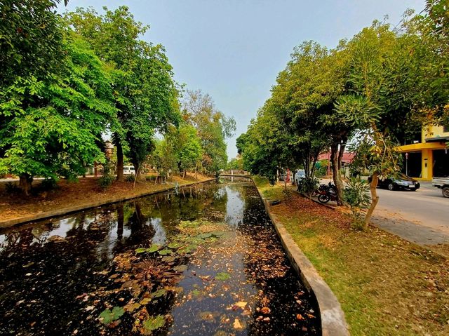 南奔古城墻南康河步行道pratu ta Nang：南奔地標景點，打卡拍照📸，體驗寧靜休閒好地方