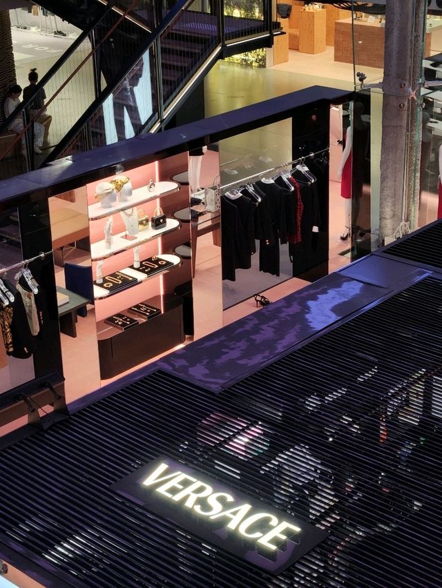 스타의 거리를 걷다가 쉴 수 있는 복합문화쇼핑센터, K11 MUSEA 