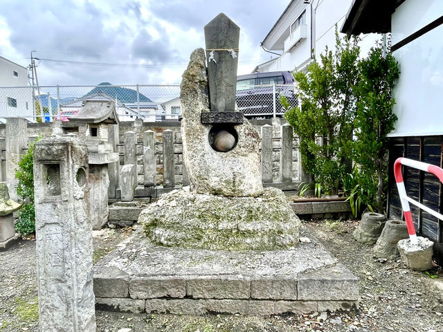【長野県】立派な朱塗りの鳥居がお出迎え
