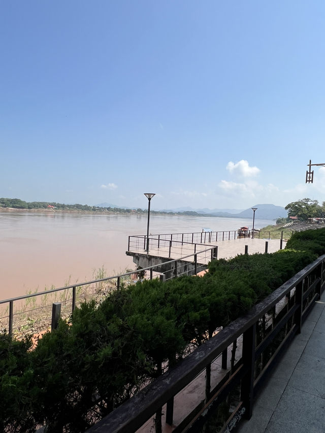 ปั่นจักรยานเล่น ชมวิวแม่น้ำโขง เชียงคาน