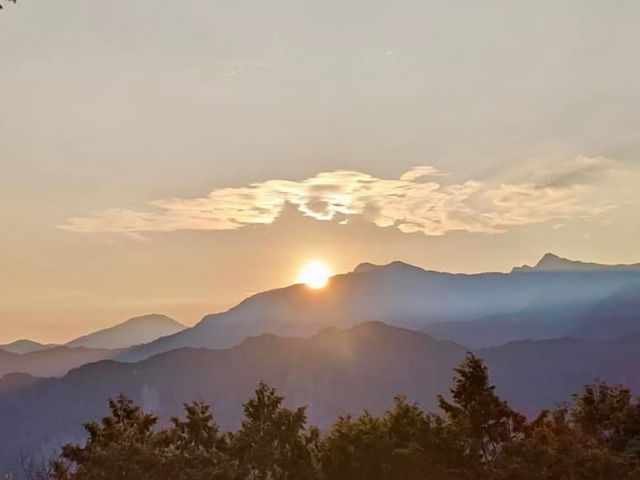 阿里山日山-登上祝山觀日平台，感覺大自然的壯觀