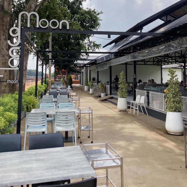 Mong Moon - ร้านอาหารบรรยากาศดีริมแม่น้ำมูล