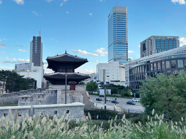 Secret local spot to watch sunset nearby Dongdaemun Design Plaza 