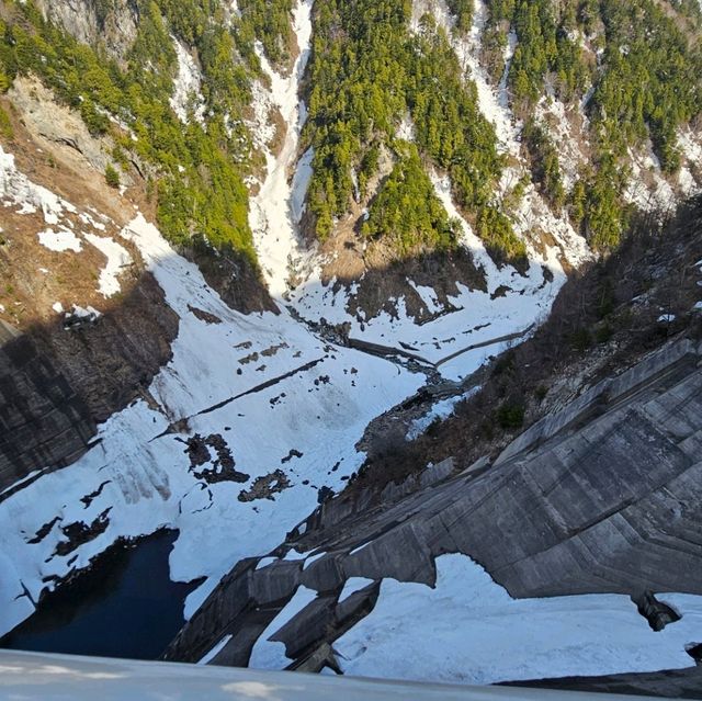 四月黑部立山開山，賞黑部湖融雪美景。