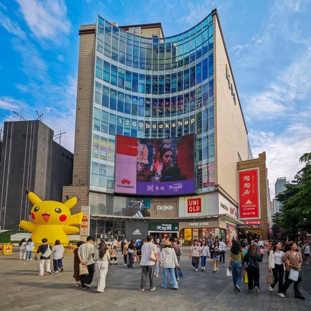 Guangzhou's Beijing Road Pedestrian Street: Full of life with a bit of the past tucked in.