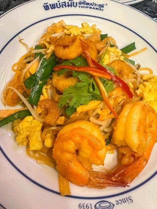 Thipsamai Pad Thai at Pratu Phi, Bangkok 