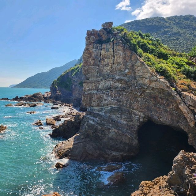 探索深圳南澳的一天：美人魚拍攝地與懸崖海景餐廳的美食之旅