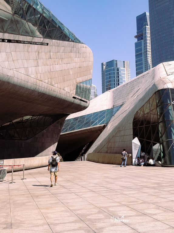 พาไปหามุมถ่ายรูปสุดชิคที่  Guangzhou Opera House