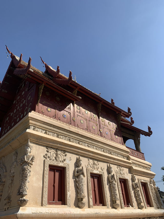  Wat Phra Singh: A Jewel of Chiang Mai