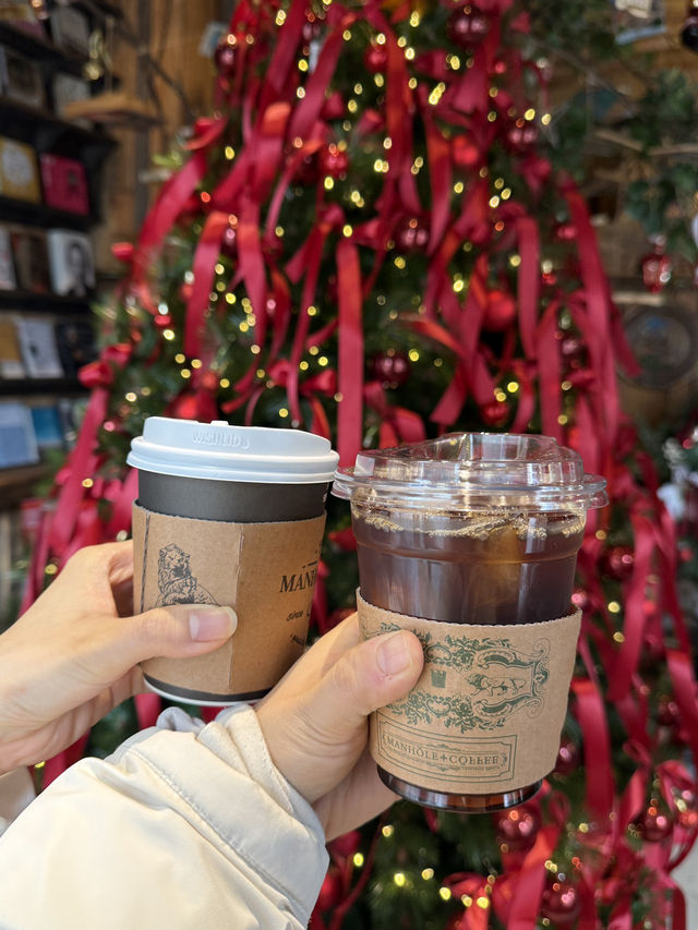 겨울 산장 느낌 가득한 크리스마스 책방📚🎄