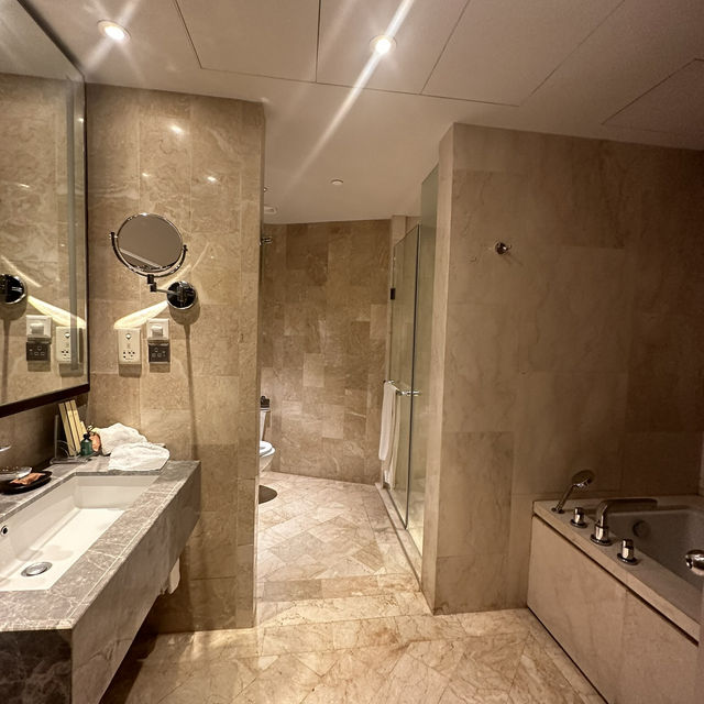 Shangri-La Surabaya Room Tour