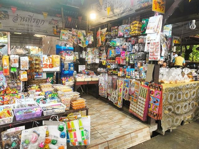 หาขนมกินที่ตลาดน้ำบางน้ำผึ้งกันเถอะ