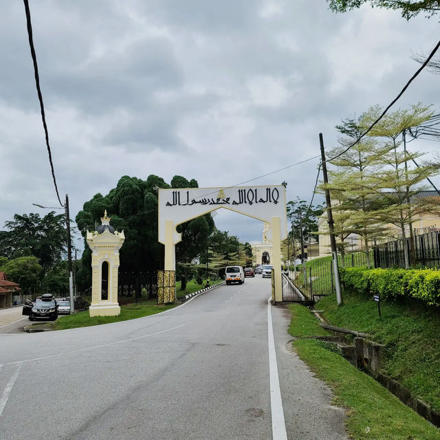  Majestic Sultan Abu Bakar Mosque: A Blend of History and Architecture