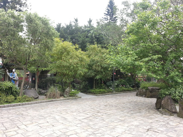 A Picture-Perfect Stop at Dalongdong Baoan Temple