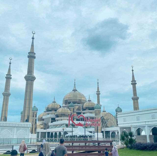 CRYSTAL MOSQUE TERENGGANU | WHERE TERENGGANU'S BEAUTY MEETS ARCHITECTURAL BRILLIANCE 