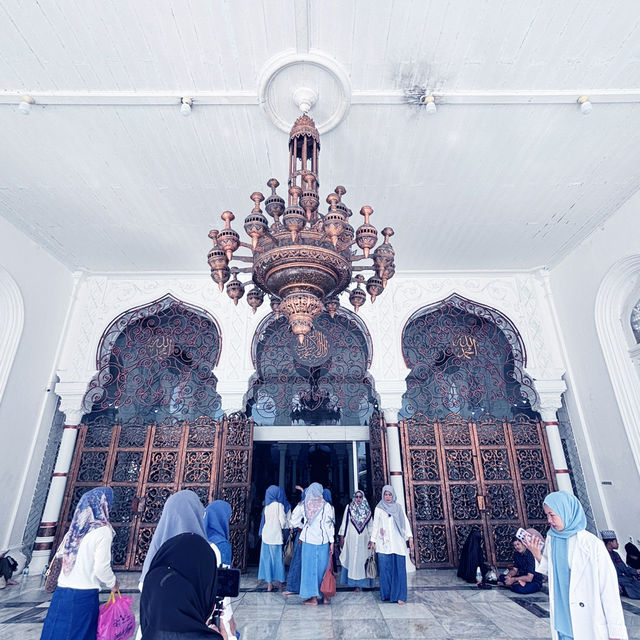 Beauty lies in the eyes of beholder, Masjid Baiturrahman ,Banda Aceh