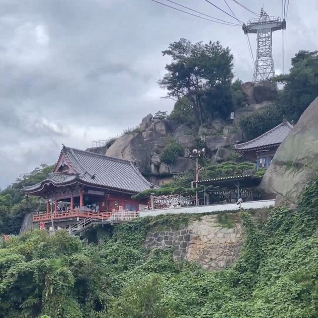  วัดเซนโคจิ (Senkoji Temple) และสวนสาธารณะ
