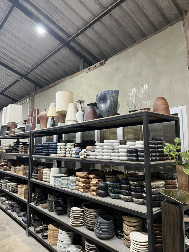 Earth & Fire Ceramics ร้านขายเซรามิก